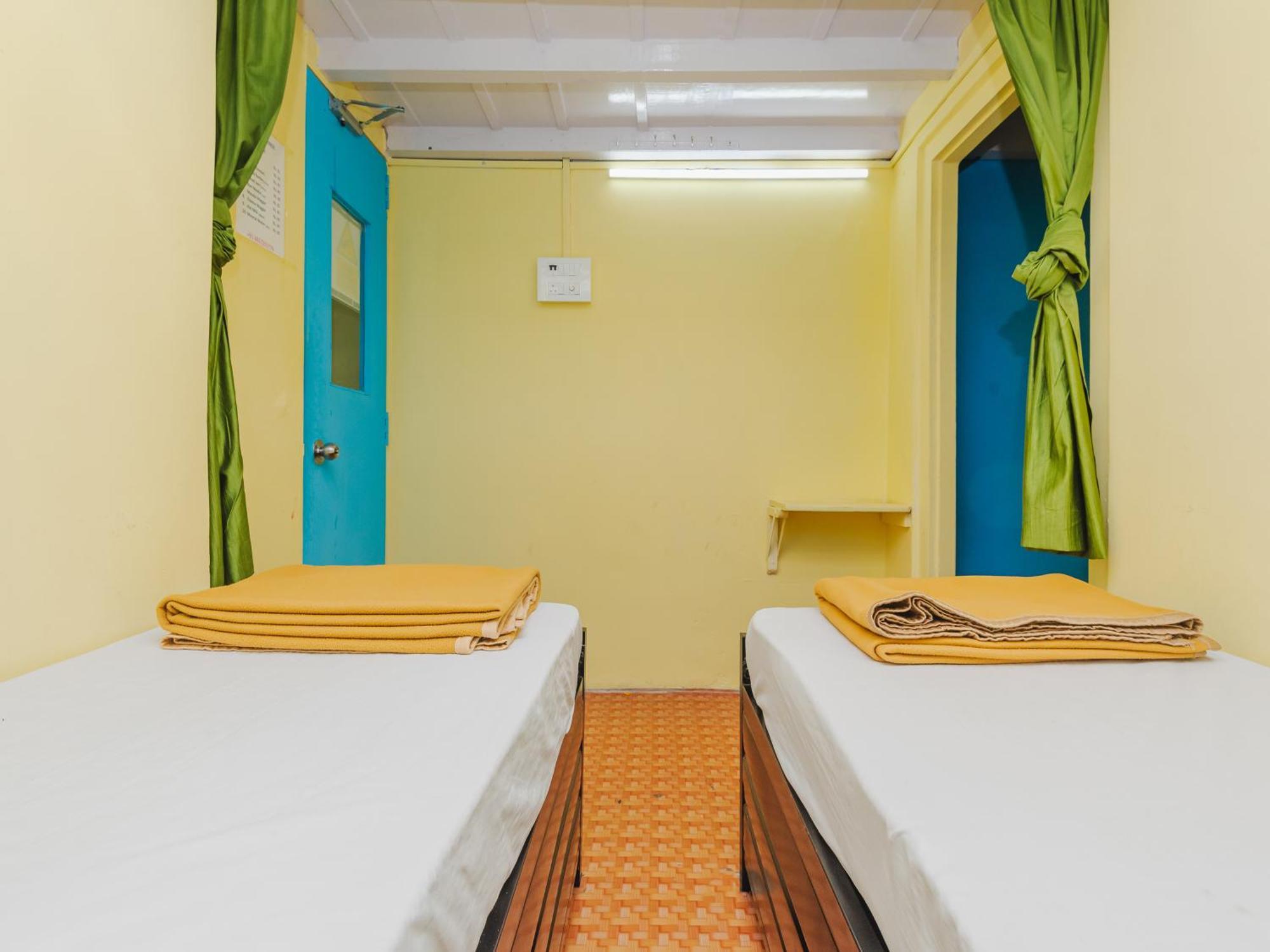 New Dormitory Afra Bombaim Exterior foto