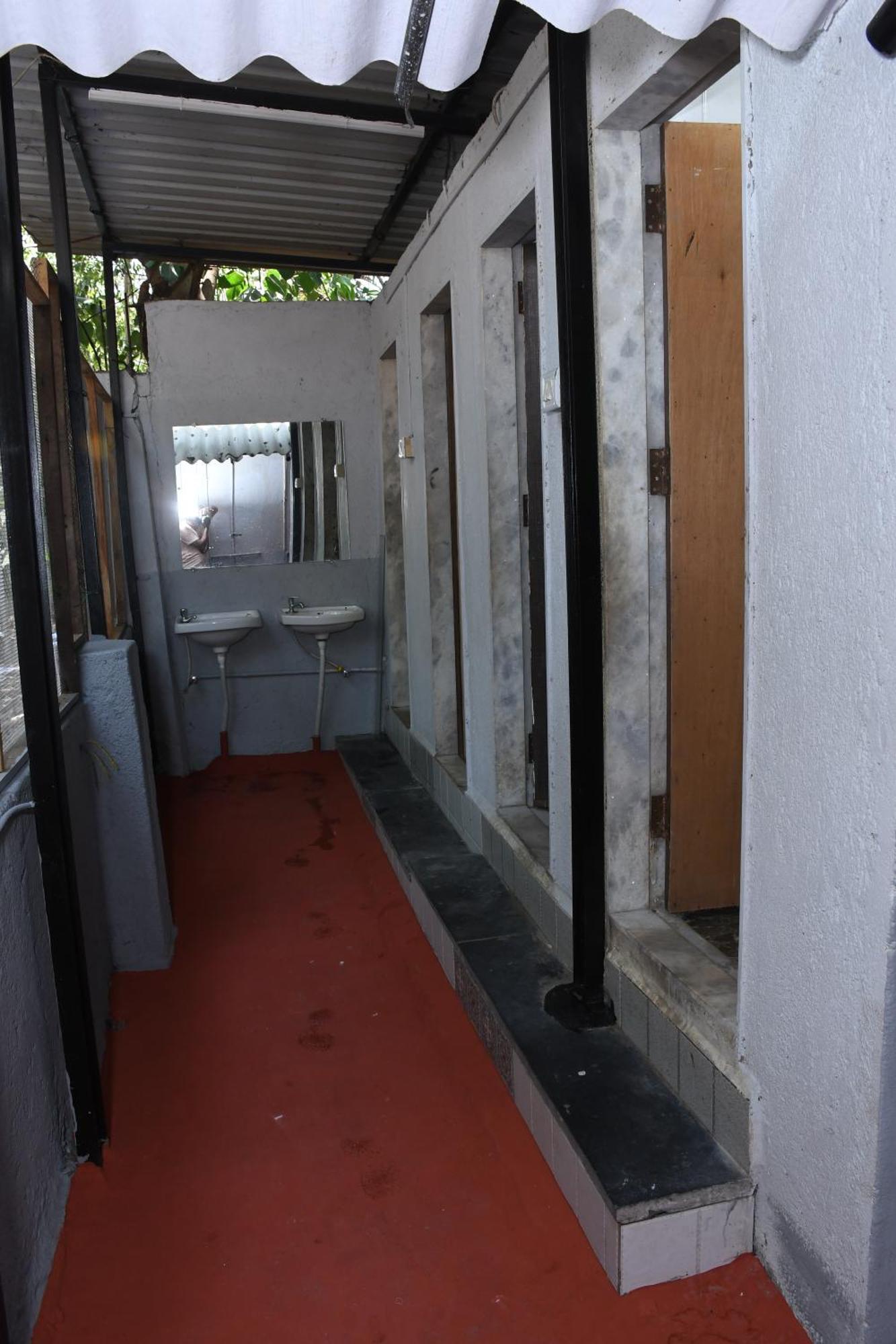 New Dormitory Afra Bombaim Exterior foto