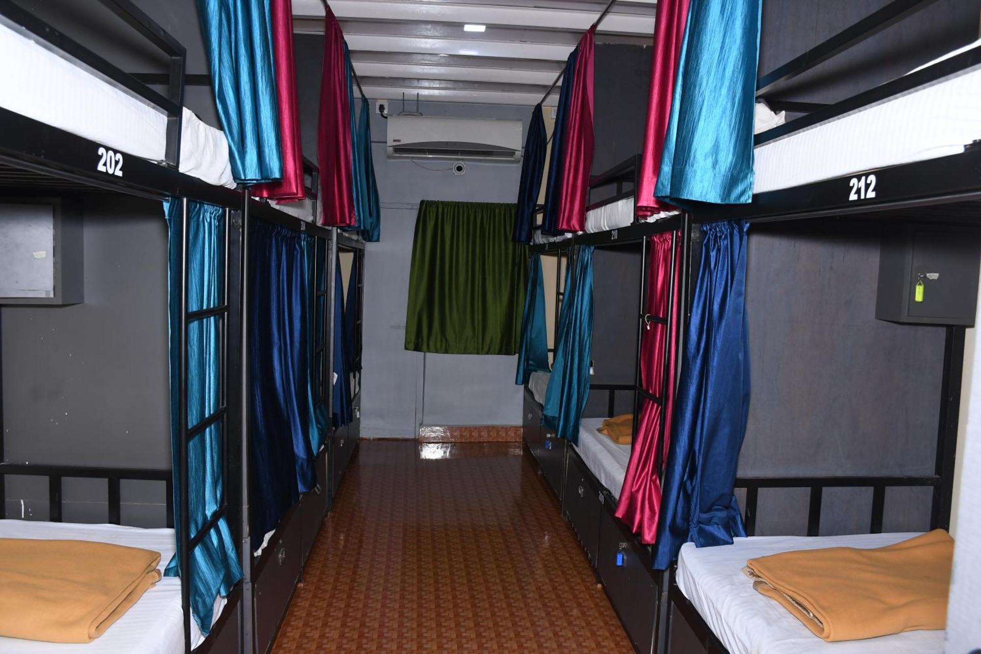 New Dormitory Afra Bombaim Exterior foto
