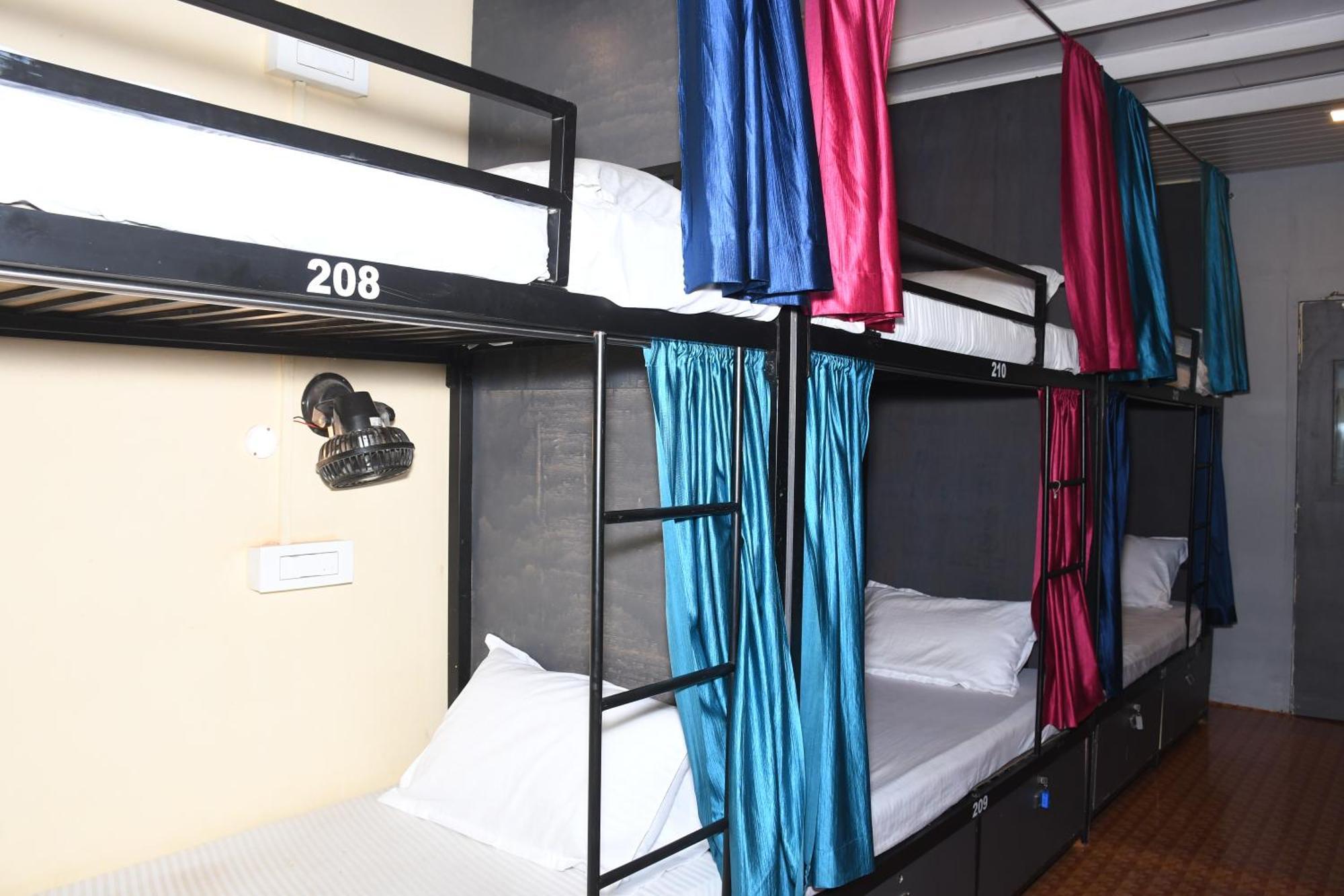 New Dormitory Afra Bombaim Exterior foto