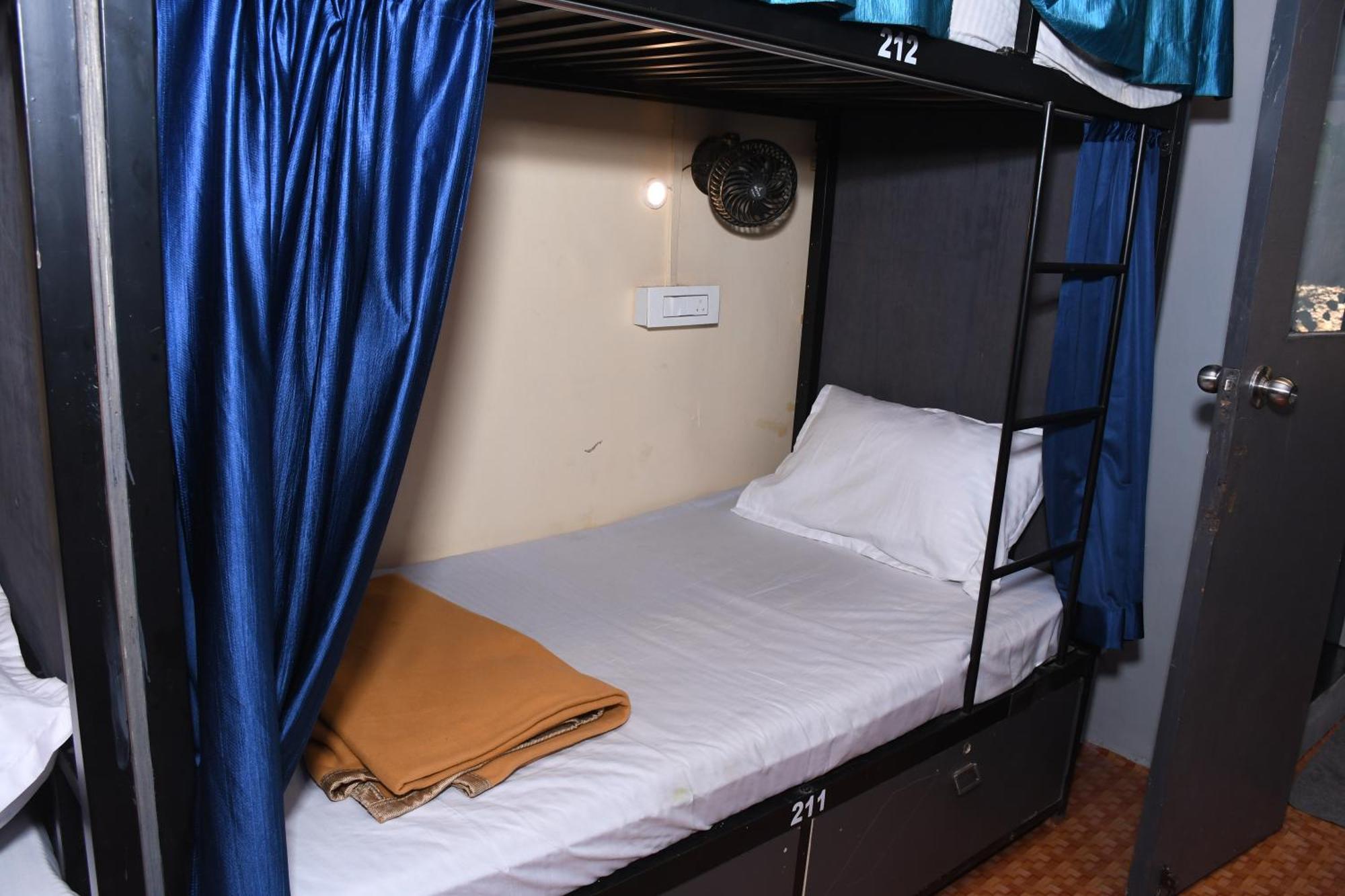 New Dormitory Afra Bombaim Exterior foto